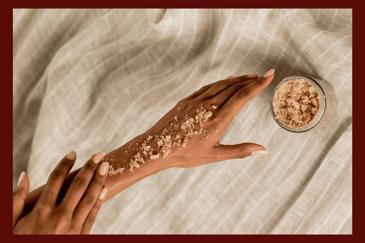 Salt as a Body Scrub: त्वचा पर नमक का स्क्रब की तरह इस्तेमाल करना सही या गलत? जानें फायदे और सावधानियां