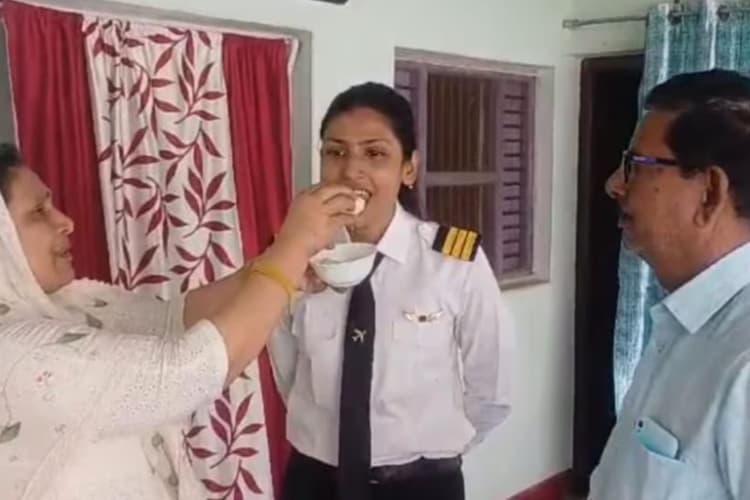 Success Story: राशन दुकानदार की बेटी बनी पायलट, सपनों की उड़ान के लिए पिता ने बेच दी थी जमीन