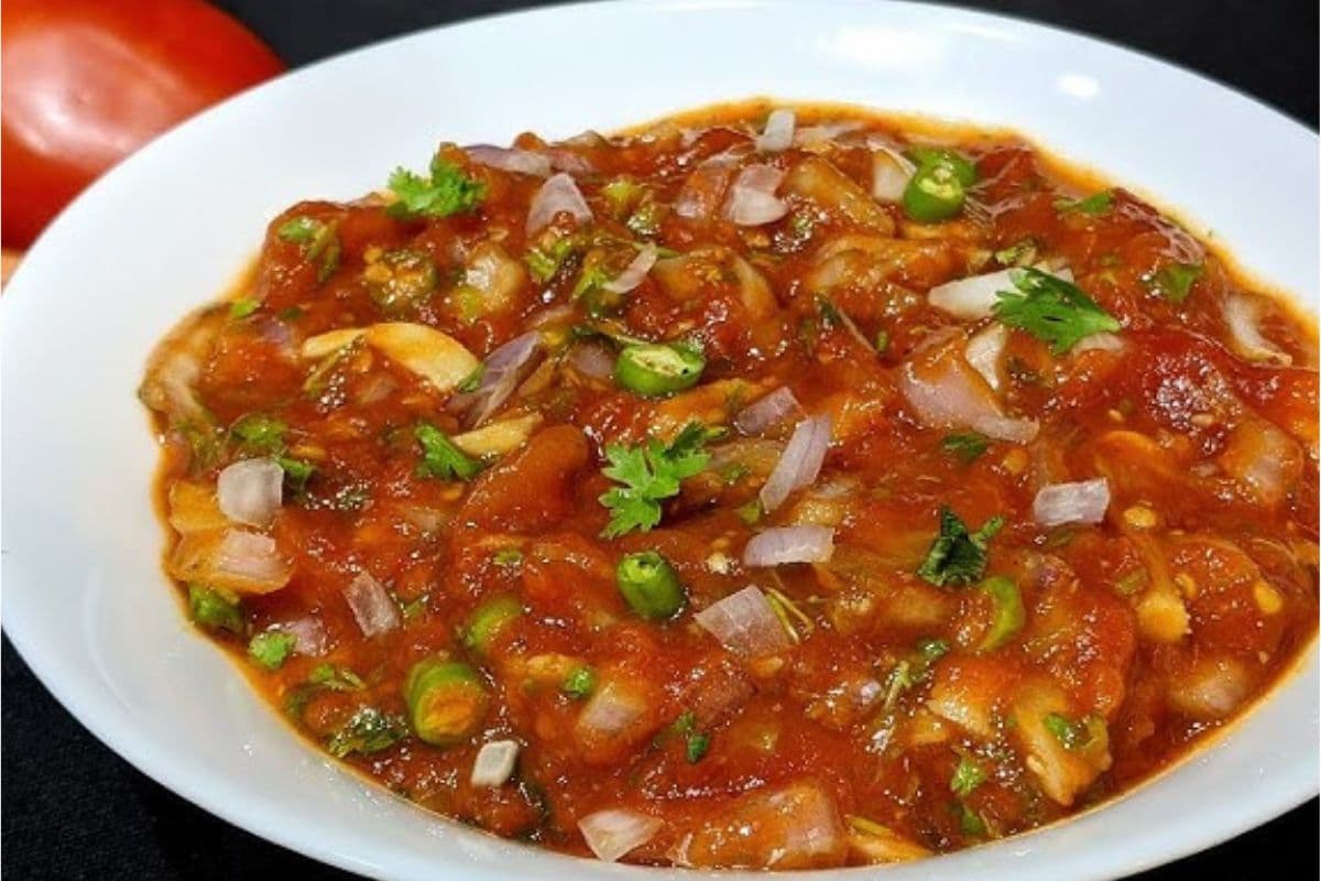 Tomato Namkeen Chutney : अगर आपको मीठे से है परहेज तो घर में बनायें टमाटर की नमकीन चटनी