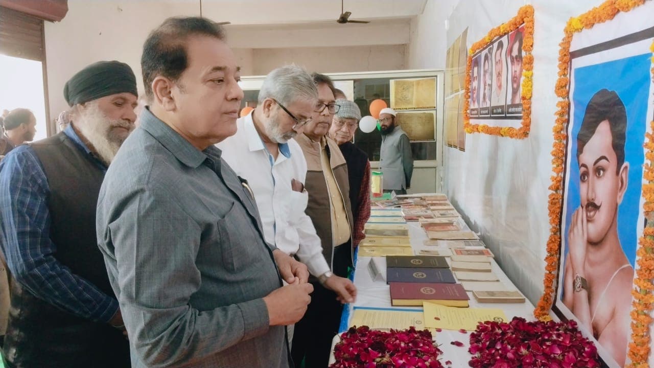 UP News: ‘काकोरी एक्शन शताब्दी वर्ष समारोह’ का भव्य आयोजन, दुर्लभ दस्तावेजों की प्रदर्शनी, क्रांतिकारियों के योगदान पर हुई चर्चा