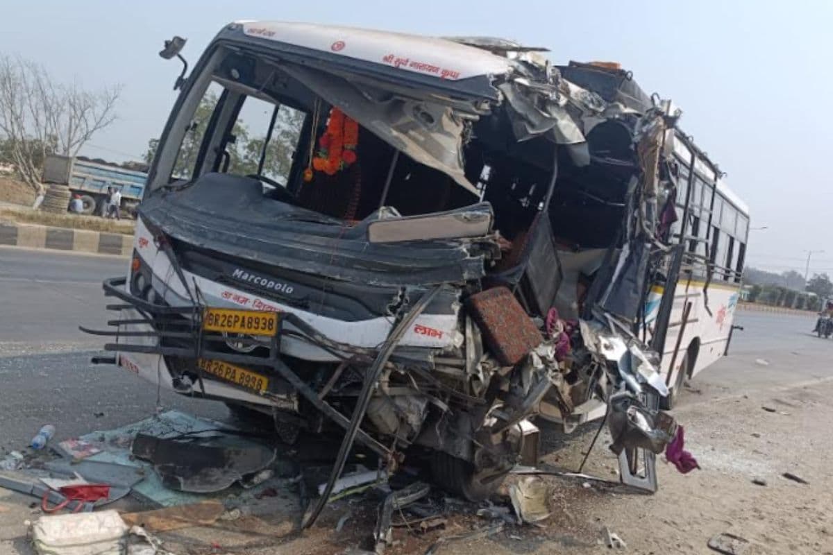 झारखंड की बस गया में हुई हादसे की शिकार, महाकुंभ में शामिल होने के लिए जा रहे थे सवार