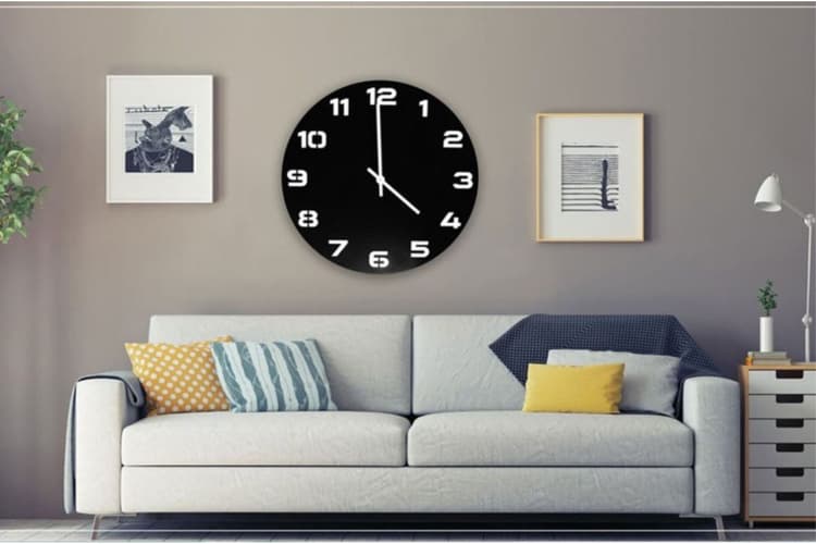 Vastu Tips For Clock Placement: घड़ी को लगाएं सही दिशा में, बरसेगी मां लक्ष्मी की कृपा
