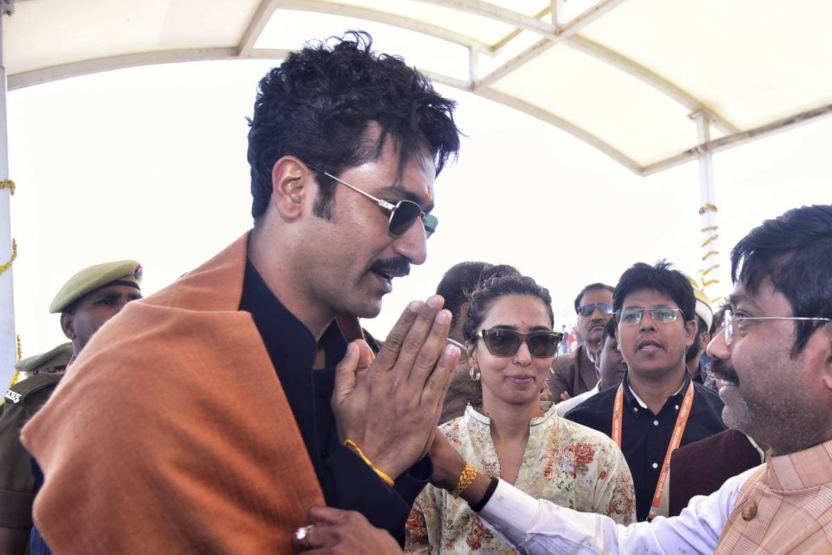 Viral Video : 'छावा' रिलीज से पहले महाकुंभ में स्नान, विक्की कौशल का लुक देखकर आप भी कहेंगे- क्या बात है