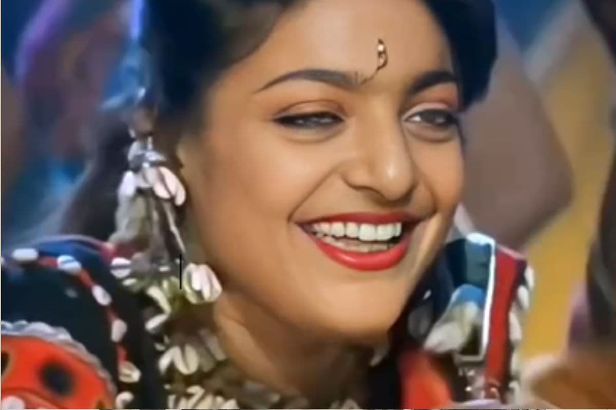 Viral Video: कुंभ की मोनालिसा ने लगाई ममता कुलकर्णी के गाने पर ठुमके! देखें वीडियो