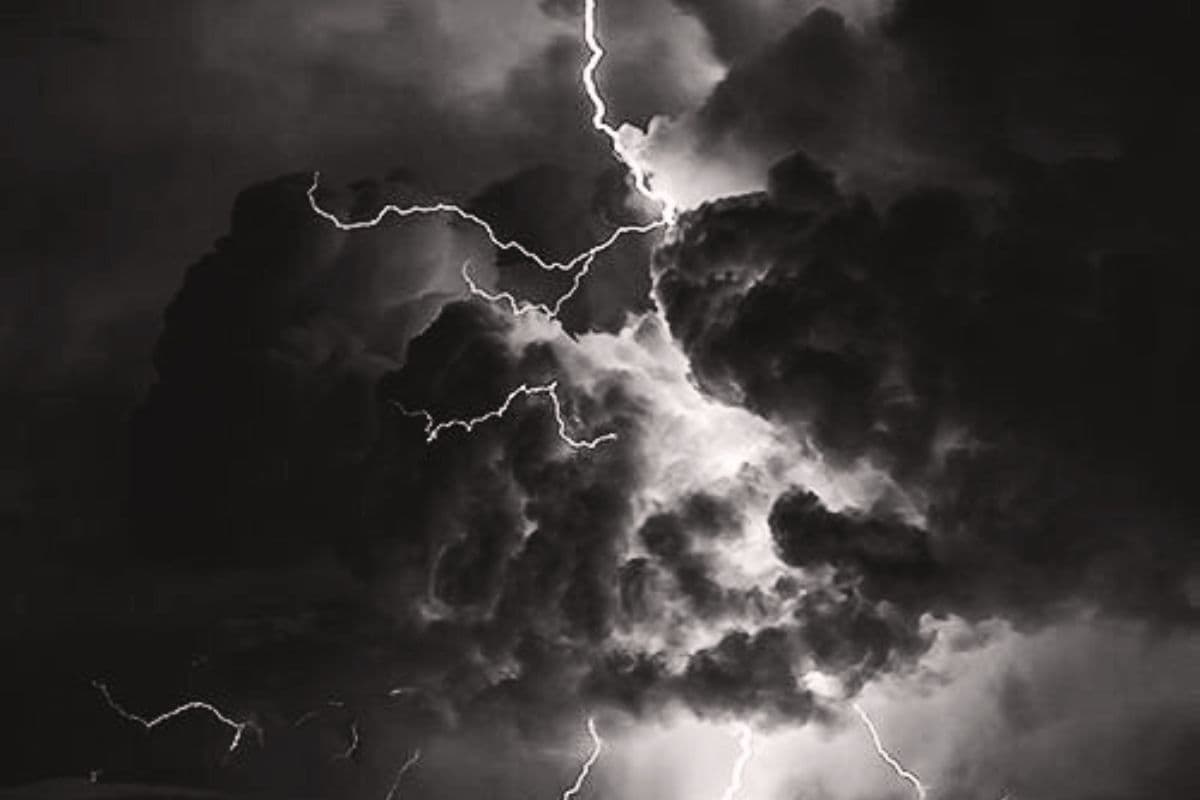 Weather Alert: झारखंड के 3 जिलों में अगले 3 घंटे में तेज हवाओं के साथ वज्रपात का अलर्ट