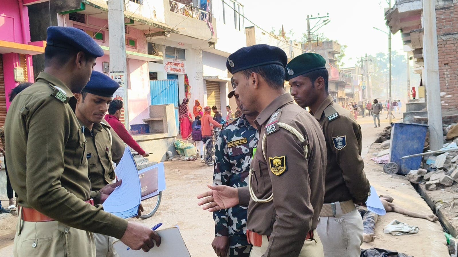 बिहार के औरंगाबाद में सड़क किनारे अर्धनग्न हालत में मिला युवक का शव, मौत की गुत्थी सुलझाएगी पुलिस