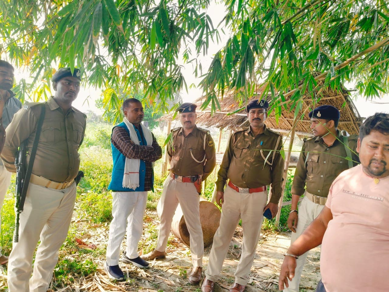 भागलपुर में खेत में मिली तांत्रिक की लाश, पास में पड़ा था झाड़-फूंक का सामान, बेटे ने लगाया हत्या का आरोप