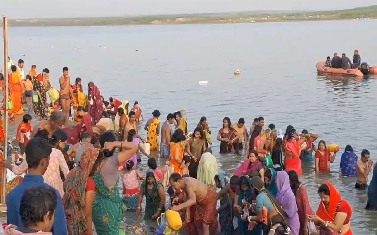 Video: माघी पूर्णिमा पर भागलपुर के गंगा घाटों का देखिए नजारा, सुल्तानगंज में भी श्रद्धालुओं की उमड़ी भीड़