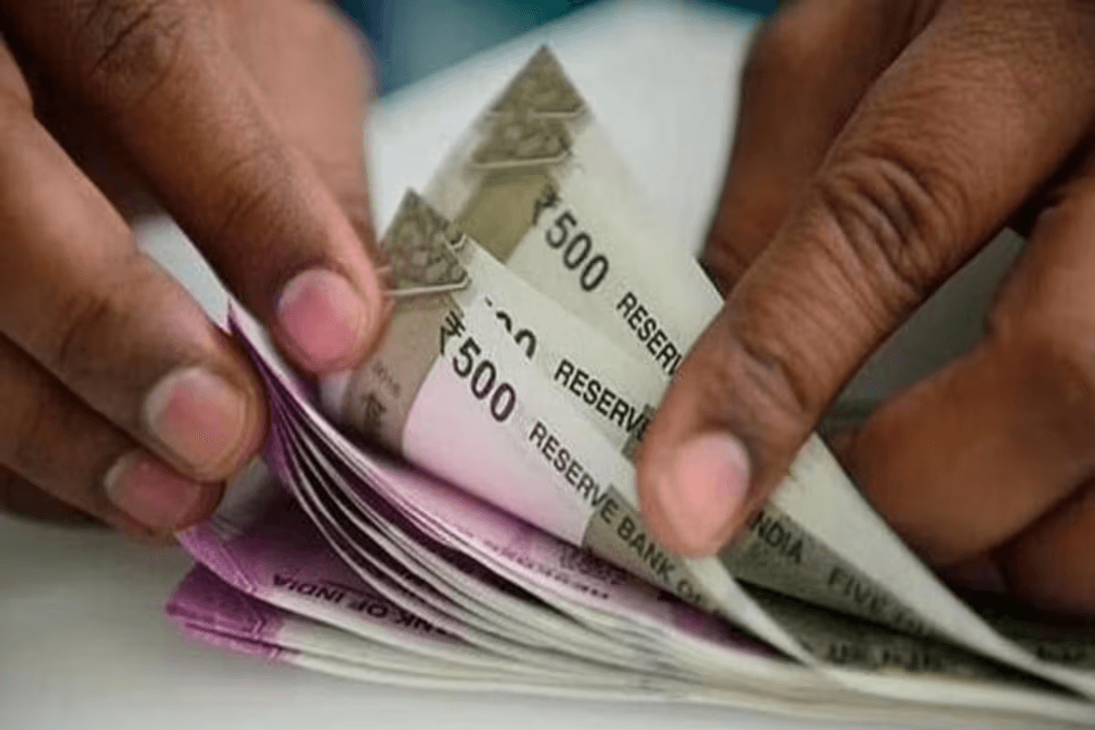 Bihar News: जानिए क्यों अटकी है सीएम, मंत्री, विधायक से लेकर 8 लाख सरकारी कर्मचारियों की सैलरी? क्या है पेमेंट का तरीका