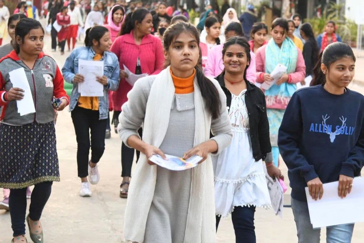 UP Board Exam Postponed : 24 फरवरी को होने वाली परीक्षाएं स्थगित, जानें वजह