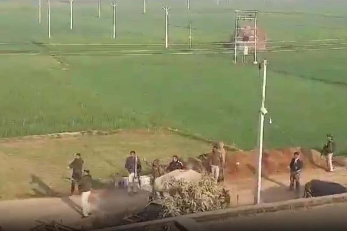 Video: बिहार में बालू माफियाओं का आतंक! छापेमारी करने पहुंची पुलिस पर हमला, फायरिंग और पथराव