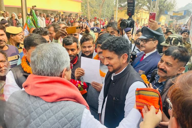 वाल्मीकिनगर को मिले सुपरफास्ट ट्रेन और ROB, विधायक ने रेल मंत्री से की मांग