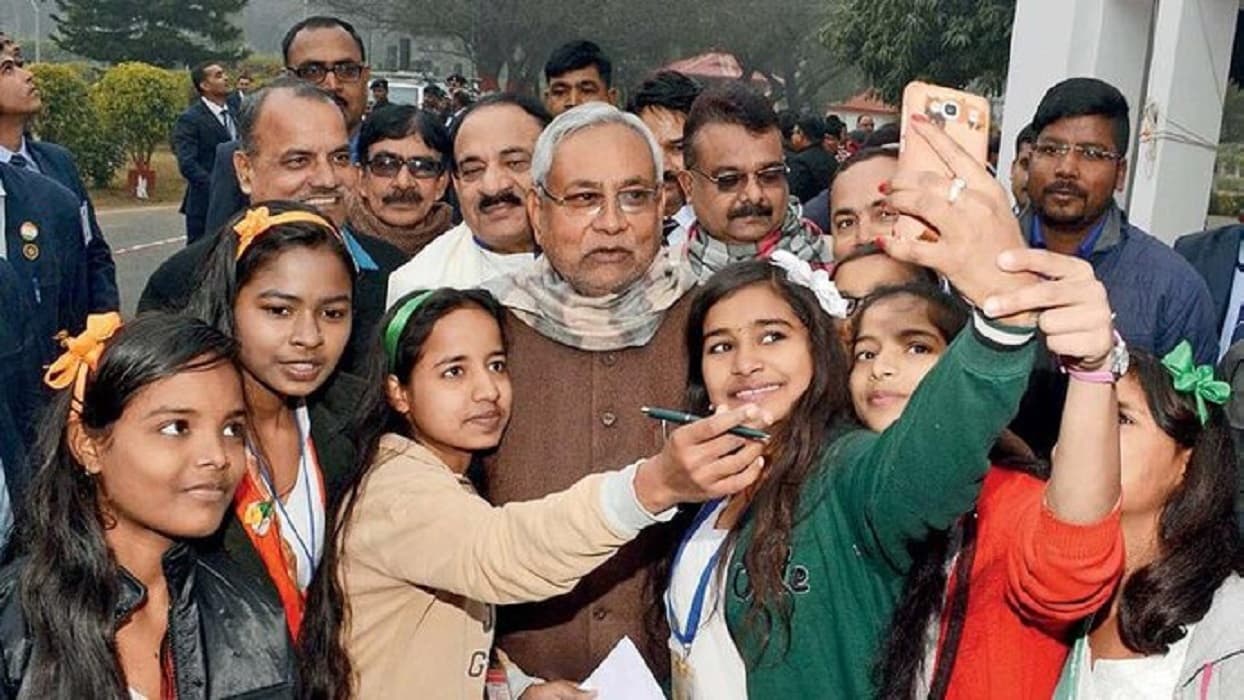 नीतीश कुमार 5 लाख स्नातक पास लड़कियों को देंगे 50-50 हजार, शिक्षा विभाग जल्दी खोलेगा पोर्टल