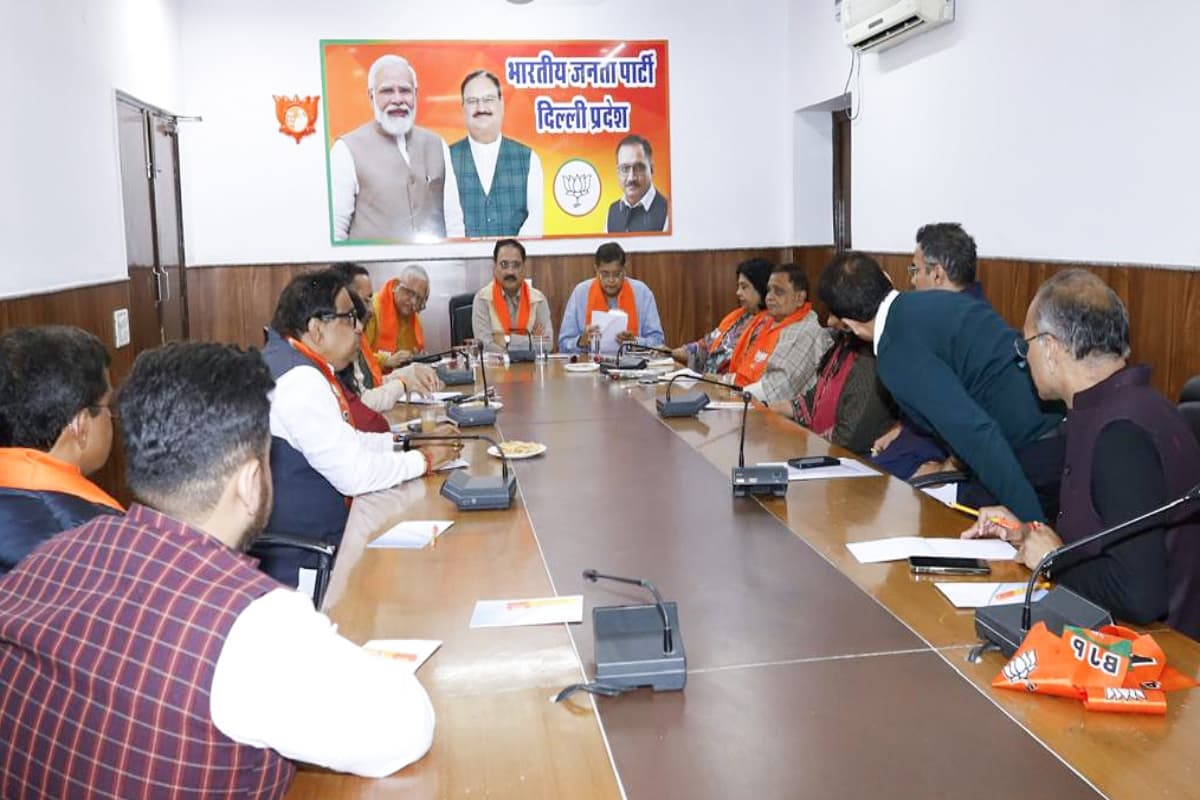 Delhi New CM: किसे मिलेगी दिल्ली की कमान? बीजेपी में बैठकों का दौर जारी, शपथ ग्रहण की तारीख तय!