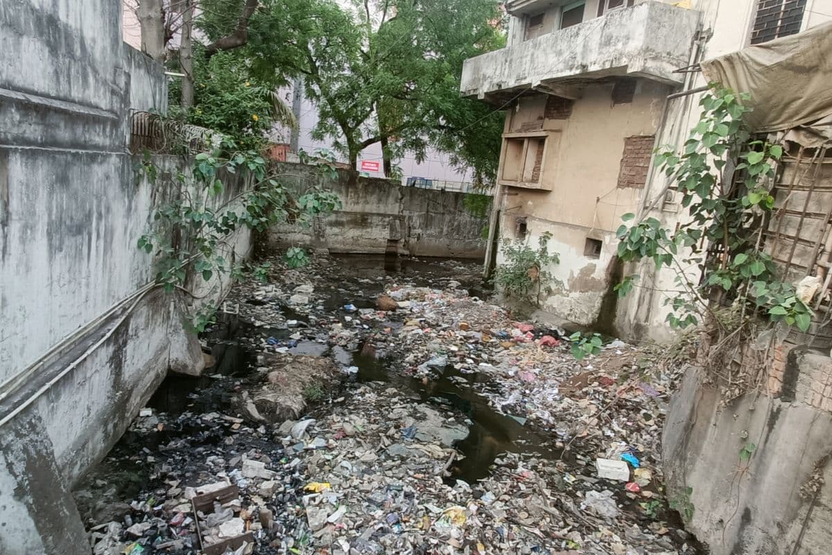 नगर परिषद से नगर निगम बना चास, नहीं बना कचरा निस्तारण प्लांट, जगह-जगह गंदगी का अंबार