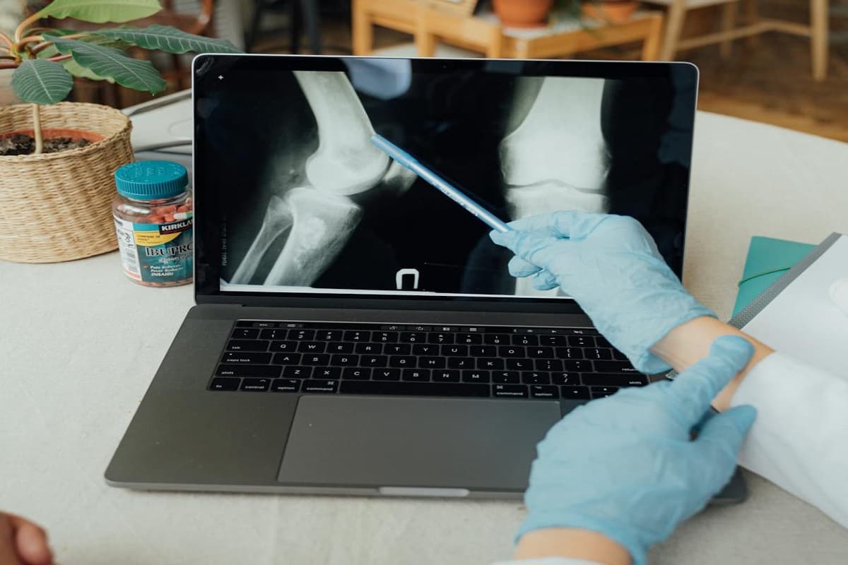 Nutrients For Bone Health: हड्डियों को लोहे की तरह मजबूत बनाना चाहते हैं तो इन पोषक तत्वों को लेना शुरू कीजिए, 80 के उम्र में भी हड्डियां रहेंगी मजबूत