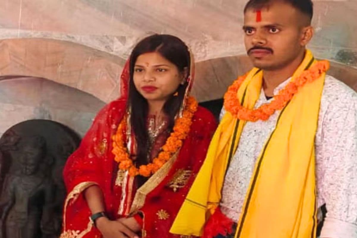 cisf jawan marriage| CISF jawan marries girlfriend in temple in Bihar