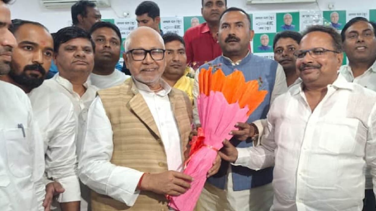 Bihar Politics: भाजपा कोटे से मंत्री कृष्ण कुमार मंटू पहुंचे जदयू कार्यालय, खुद को बताया एनडीए कार्यकर्ता