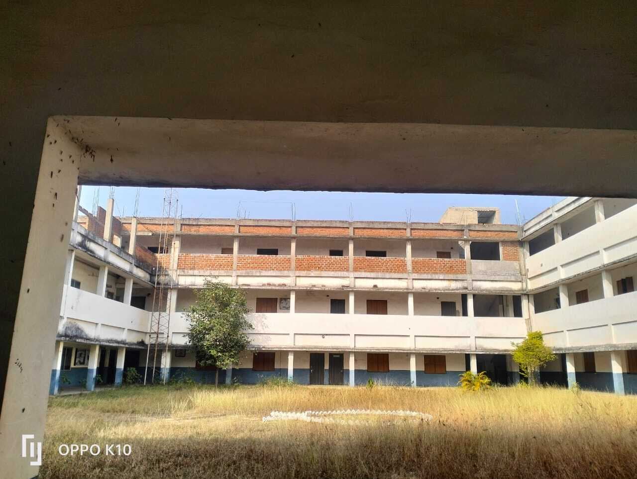 Giridih News : प्रबंधन के विवाद में 700 छात्रों का भविष्य दांव पर