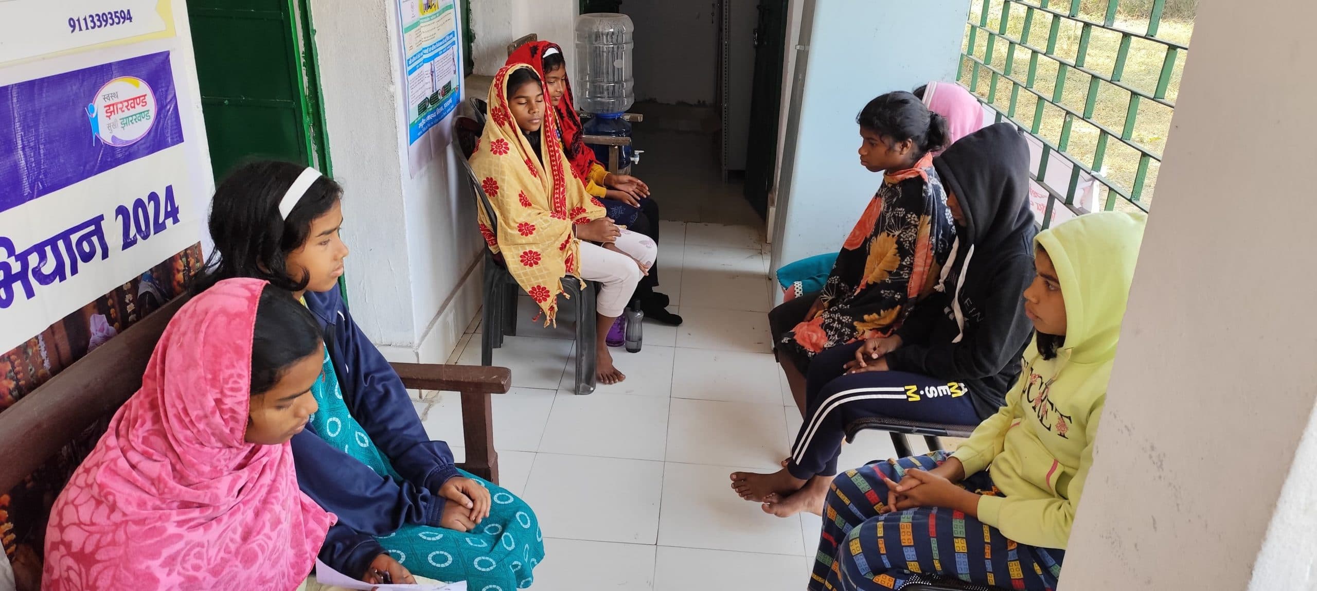 East Singhbhum News : कस्तूरबा विद्यालय की 20 छात्राएं बीमार, पीएचसी में इलाज जारी