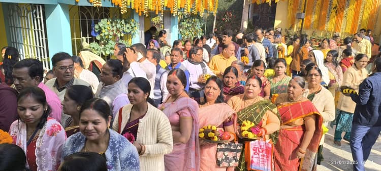 Giridih News : जाति-पाति से ऊपर उठकर एकजुट हों : मां ज्ञान