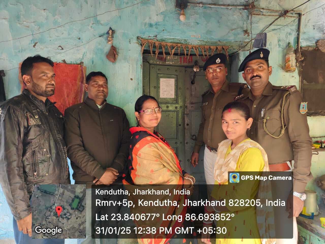 Dhanbad News: दुष्कर्म के आरोपित बापी नंदी के घर पर इश्तहार चस्पां