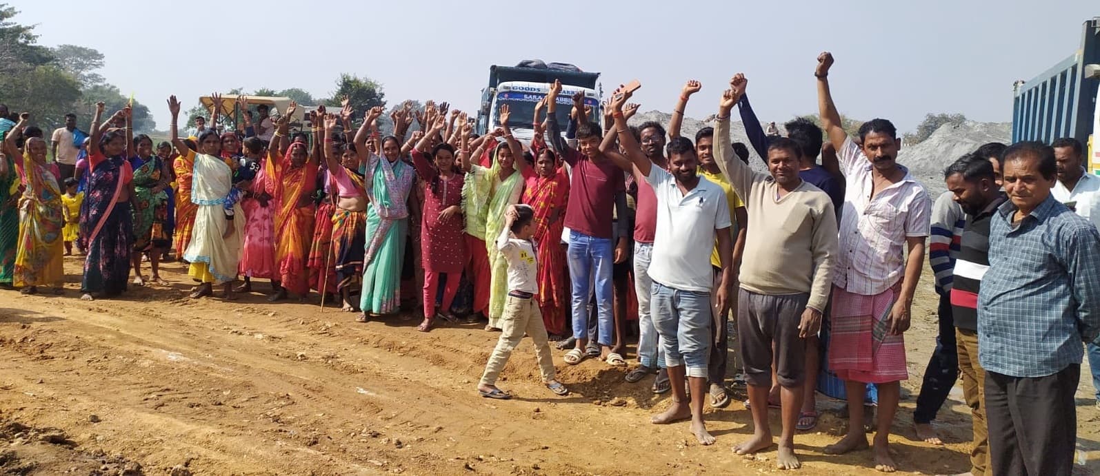 Bokaro News : अंडरपास की मांग को लेकर ग्रामीणों ने किया विरोध-प्रदर्शन, रोका सड़क निर्माण