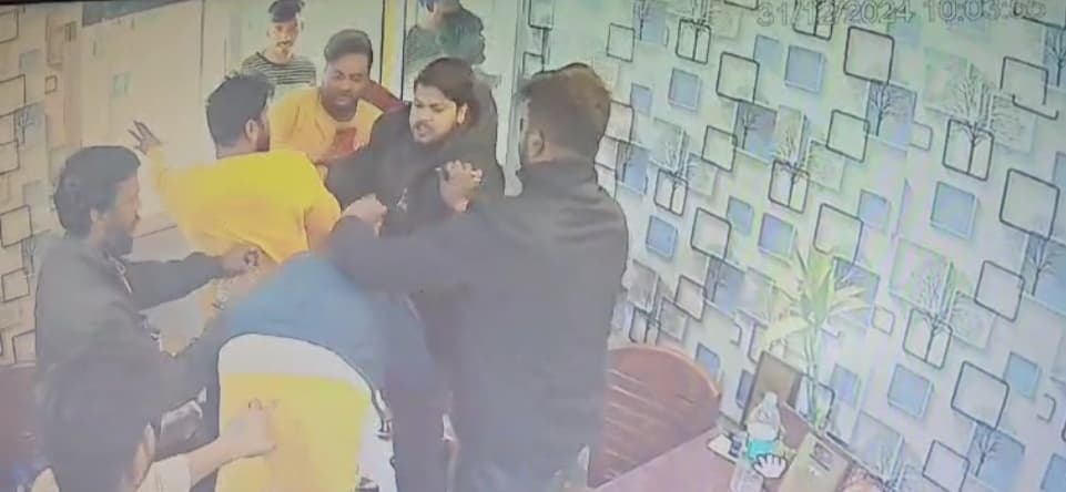 Ranchi News : कार पार्किंग के विवाद में मारपीट, केस दर्ज
