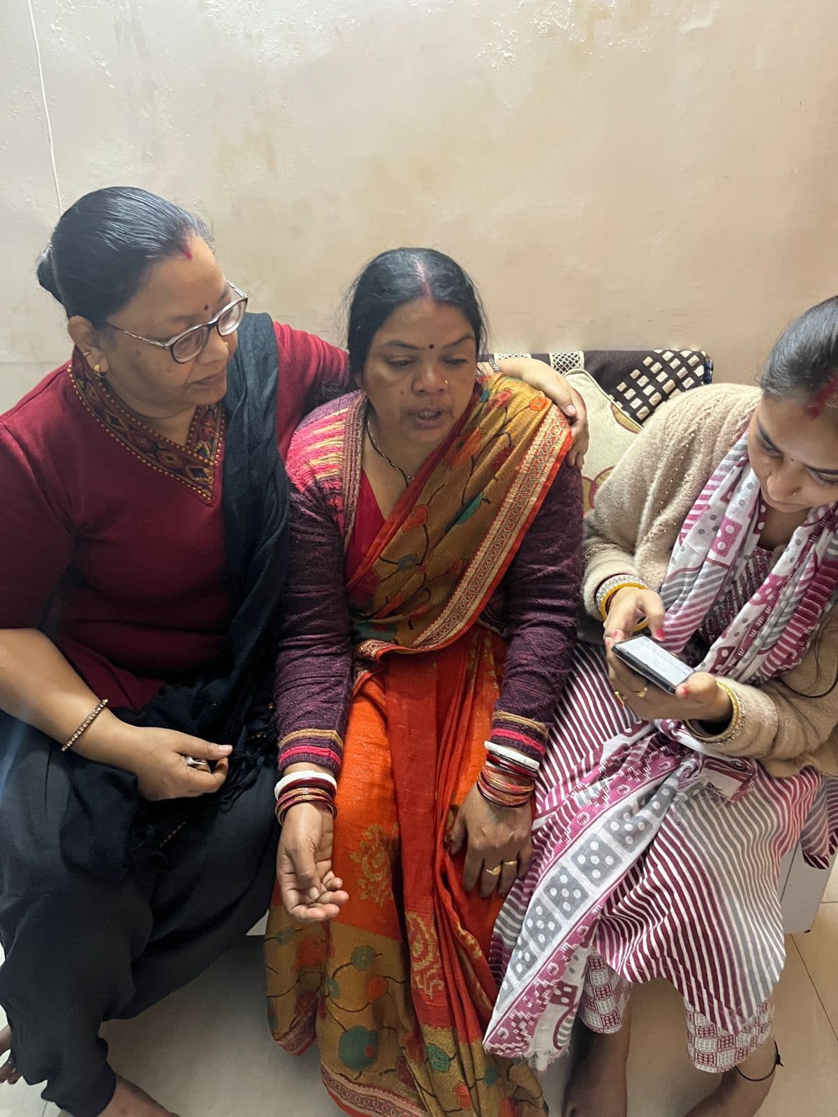 East Singhbhum news : प्रयागराज की भगदड़ में लापता गीता सकुशल घर लौटीं