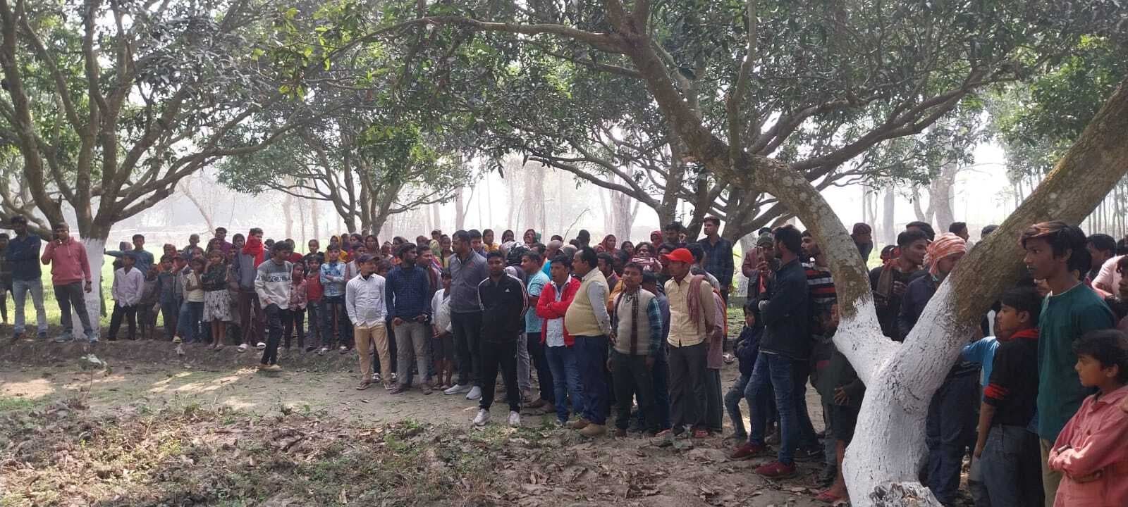 पेड़ से लटका मिला अज्ञात बंजारन का शव