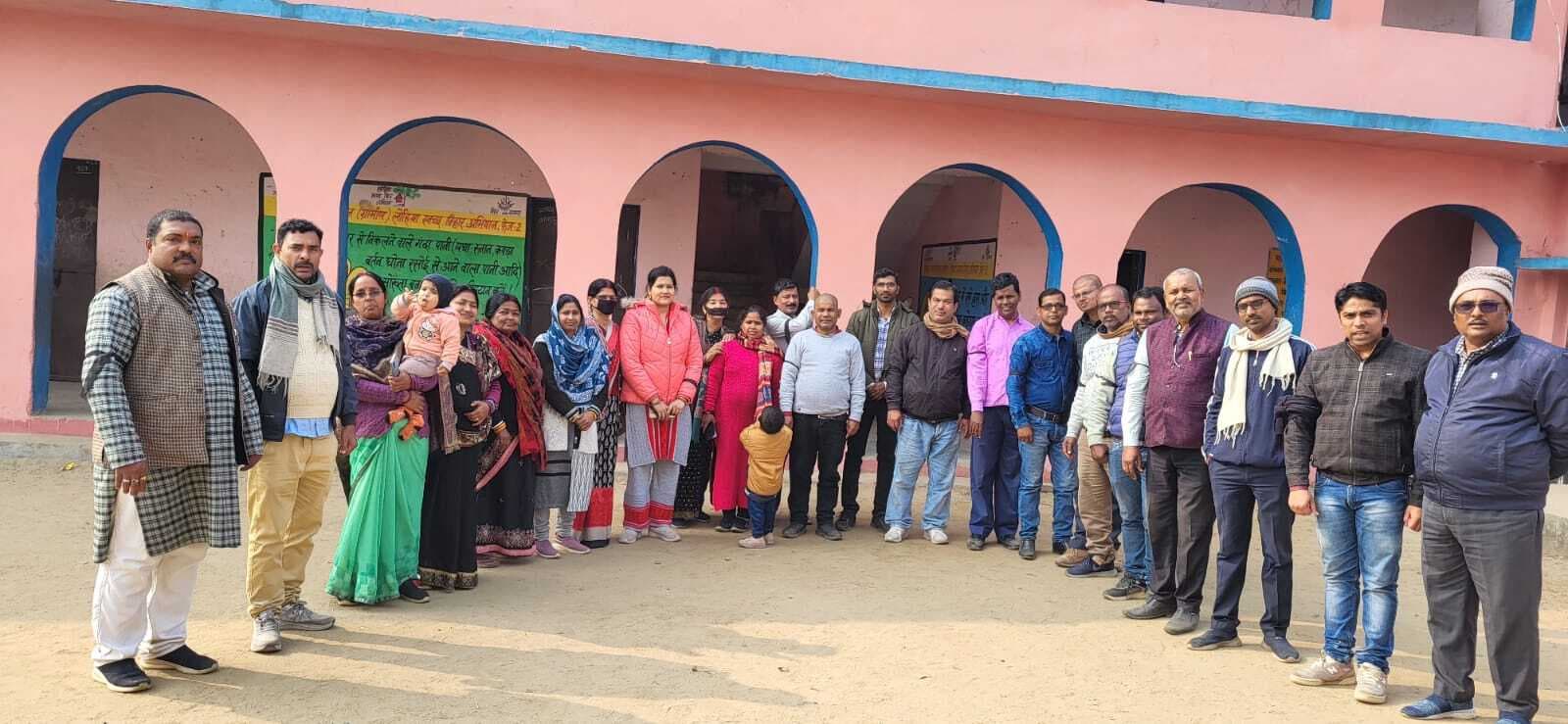 पुरानी पेंशन मामले को लेकर शिक्षकों ने काला बिल्ला लगाकर किया प्रर्दशन