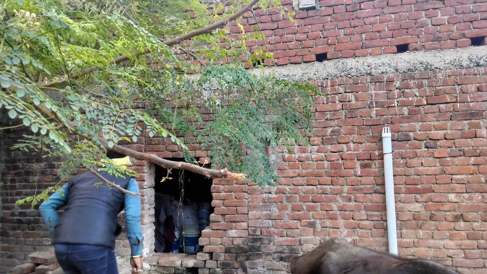 Gaya News : महकार गांव में दो घरों में दीवार तोड़ कर चोरी