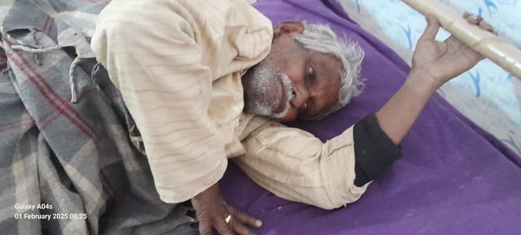 पिकअप वैन की टक्कर से वृद्ध जख्मी