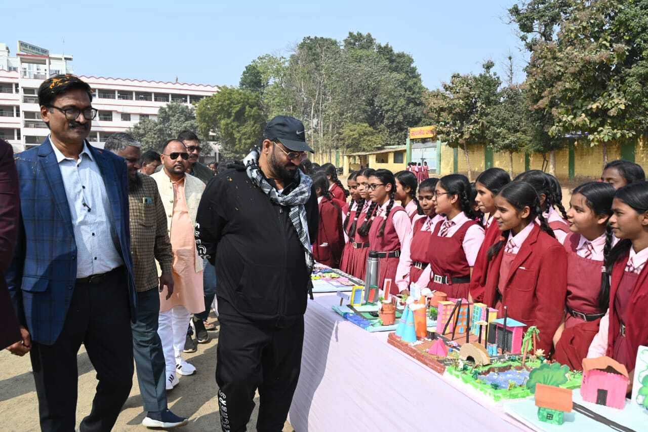 विज्ञान मेले में बच्चों ने प्रस्तुत किये वायु शुद्धिकरण मॉडल