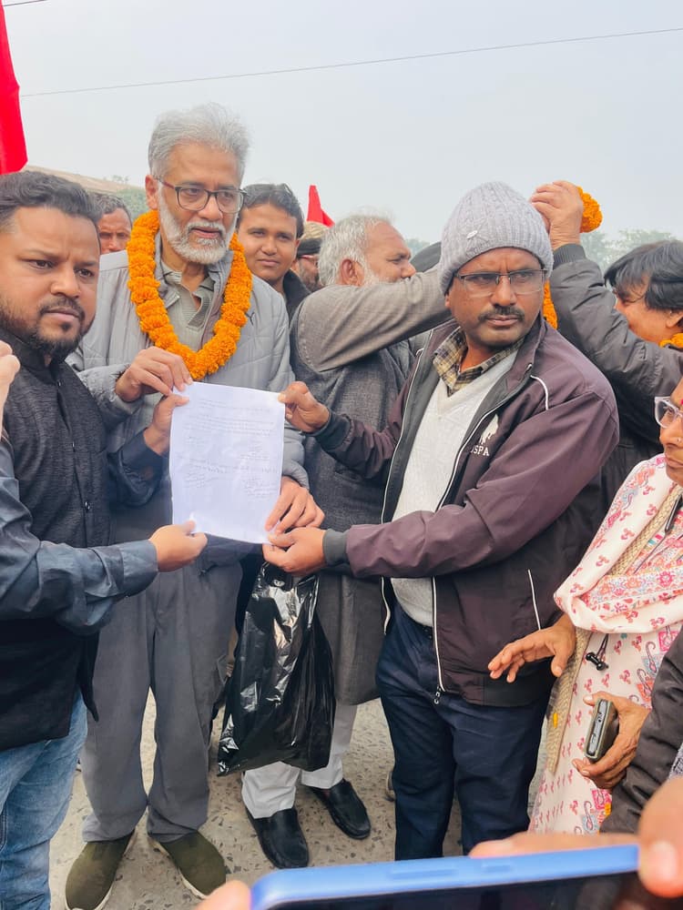 जन-स्वास्थ्य कर्मचारी संघ ने दीपांकर भट्टाचार्य को सौंपा मांग पत्र