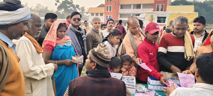 नि:शुल्क नेत्र जांच शिविर में 450 मरीजों का हुआ इलाज, मोतियाबिंद के पाये गये 107 मरीज