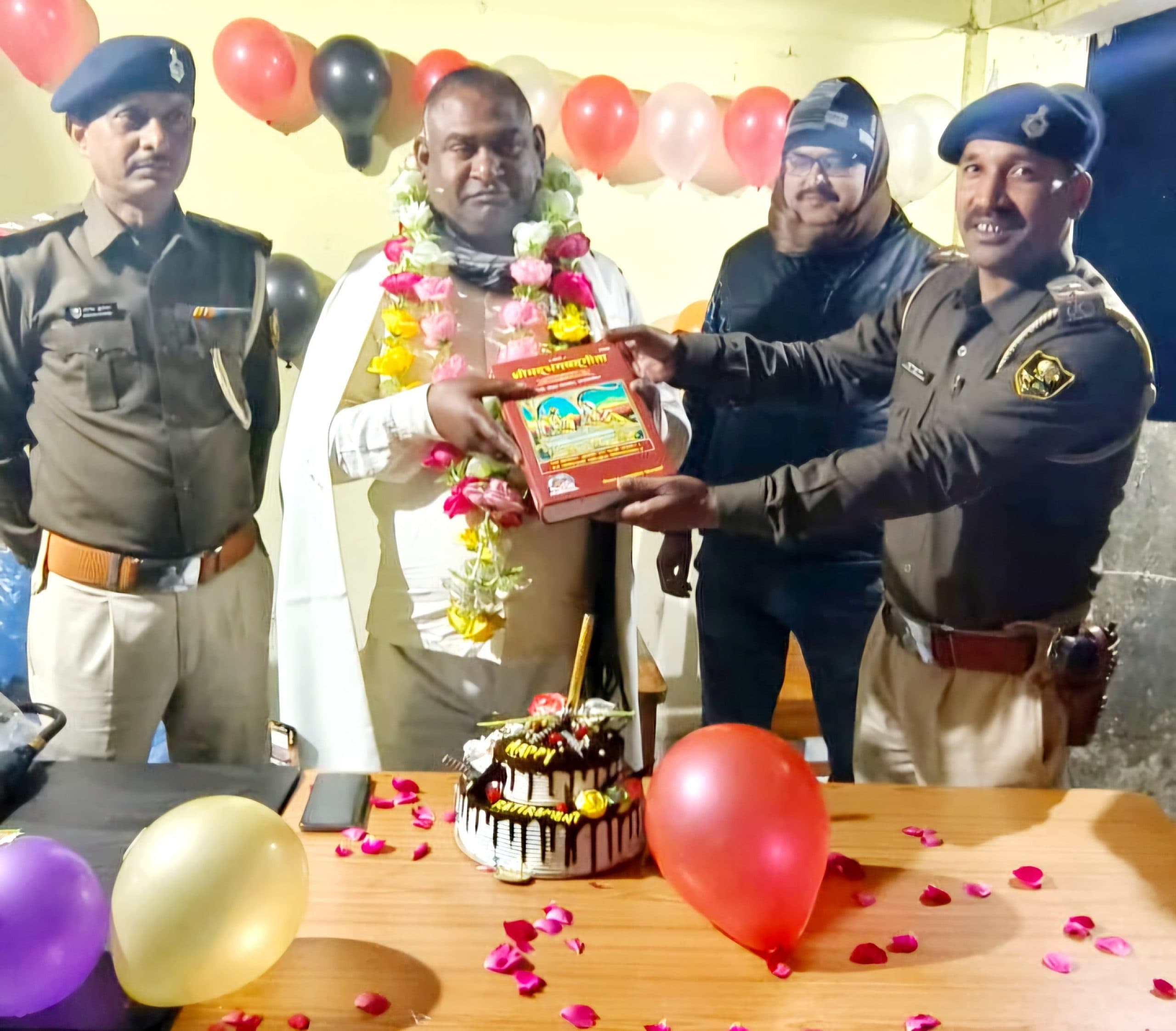 एसआई लाल मोहर सिंह को सेवानिवृति पर दी गयी भावभीनी विदाई