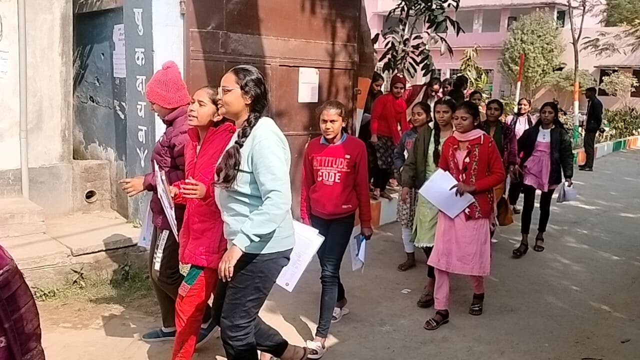 पहले दिन की इंटर परीक्षा शांतिपूर्ण संपन्न