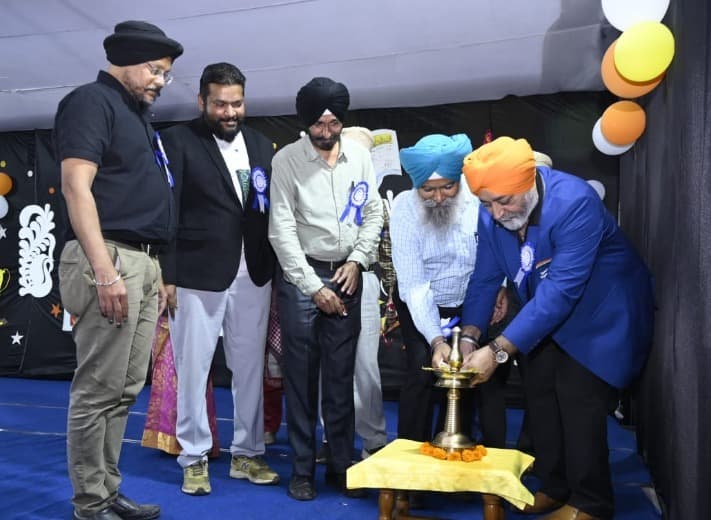 Jamshedpur news. साकची मॉडर्न इंग्लिश स्कूल के छात्रों ने दी शानदार प्रस्तुति, जीता दिल