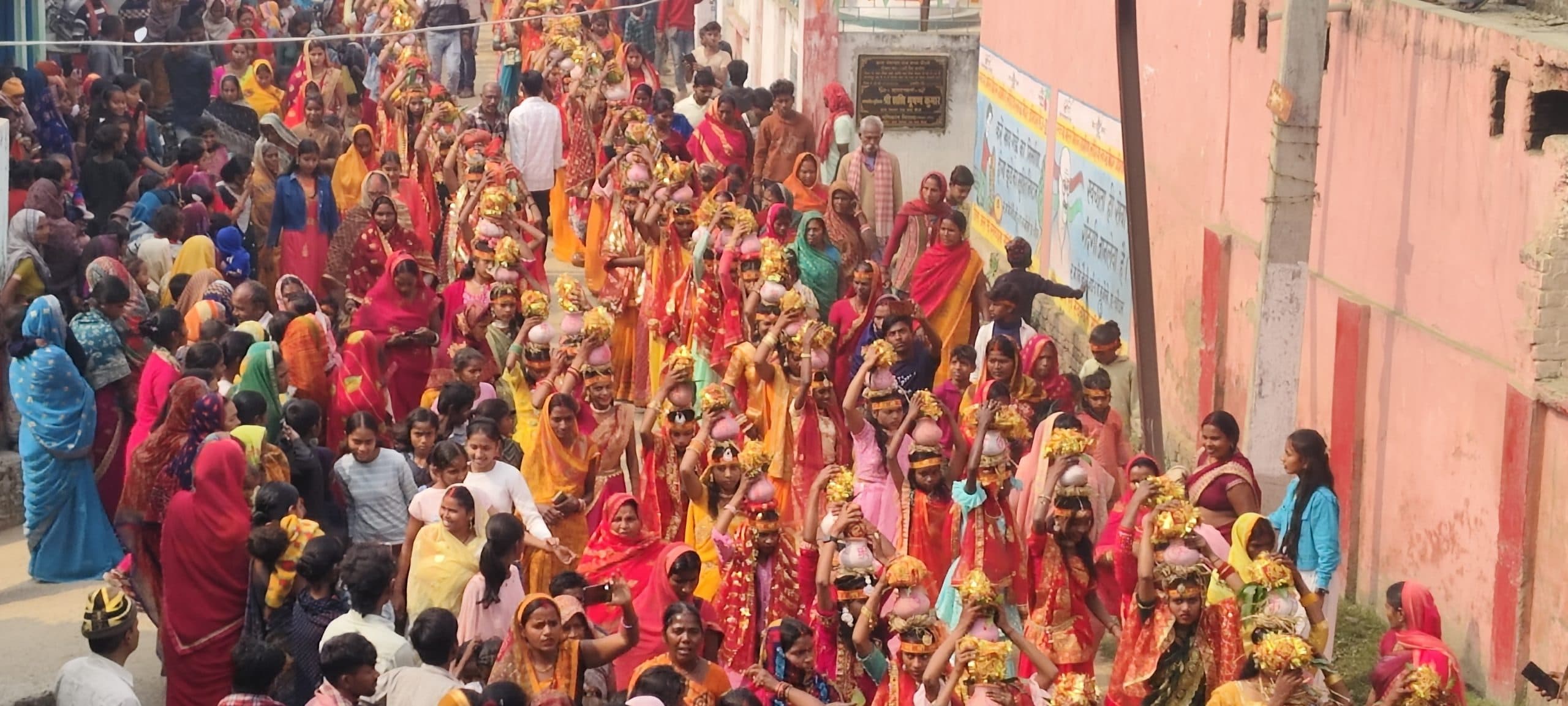 महारुद्र यज्ञ को लेकर निकाली गयी भव्य कलश शोभायात्रा