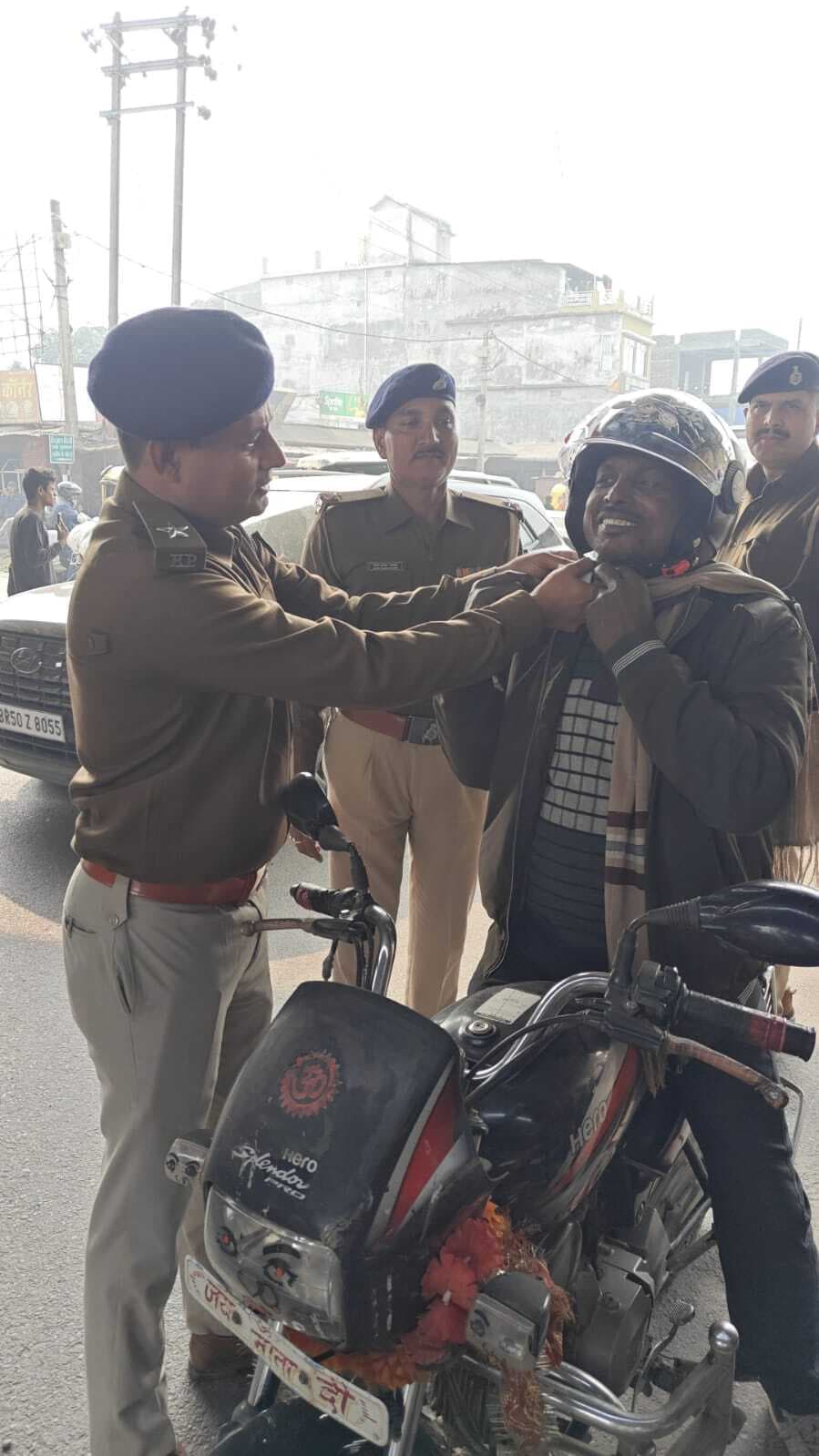 हेलमेट लगाओ, जान बचाओ