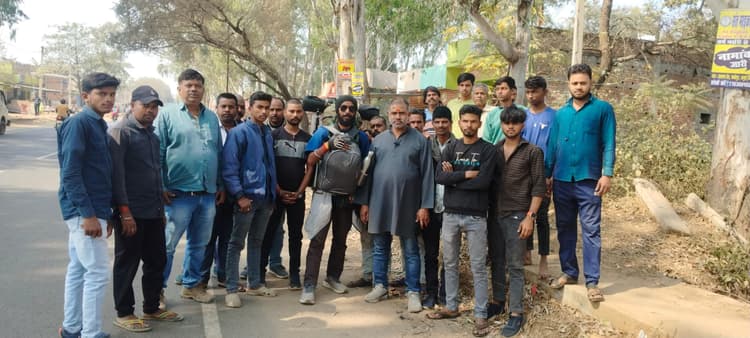 राष्ट्रीय एकता की मजबूती के लिए 22 हजार किलोमीटर की पैदल यात्रा पर निकले दीपक पहुंचे चकाई