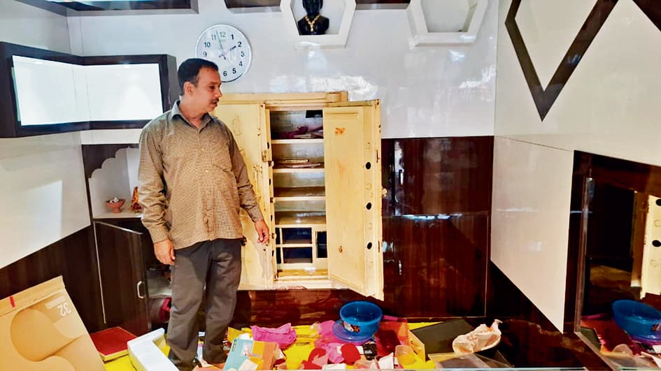 Gaya News : खटकाचक मोड़ के पास जेवर दुकान में चोरी, 20 लाख के गहने गायब