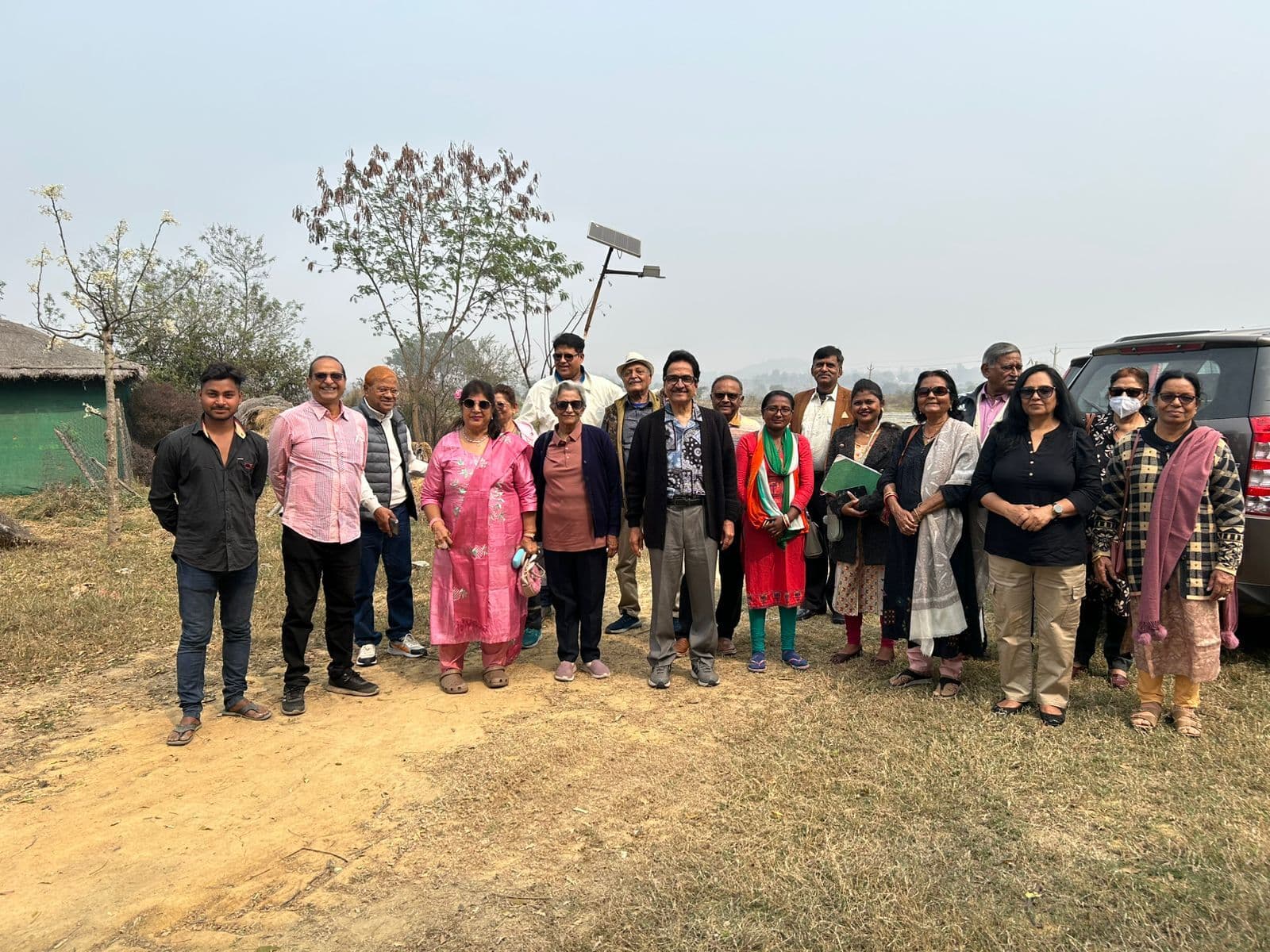 Jamshedpur news. किंफोक-60 एवं विजडम क्लब ने वनभोज का उठाया आनंद