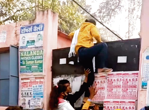 हिलसा में पहले दिन 89 छात्राएं ने छोड़ी परीक्षा