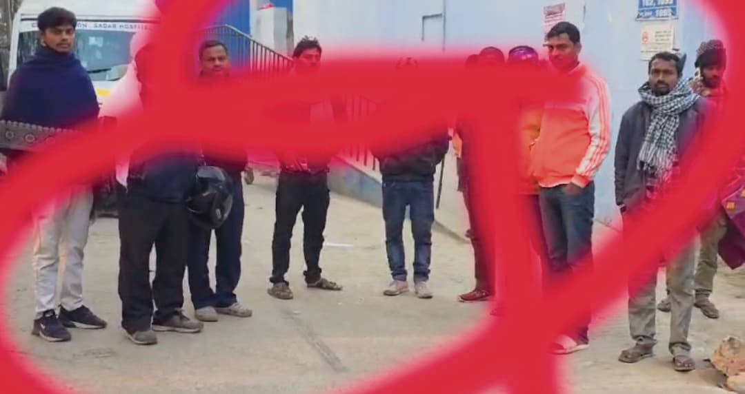 अनियंत्रित बस ने मोटरसाइकिल सवार युवक को कुचला, घटनास्थल पर हुई मौत