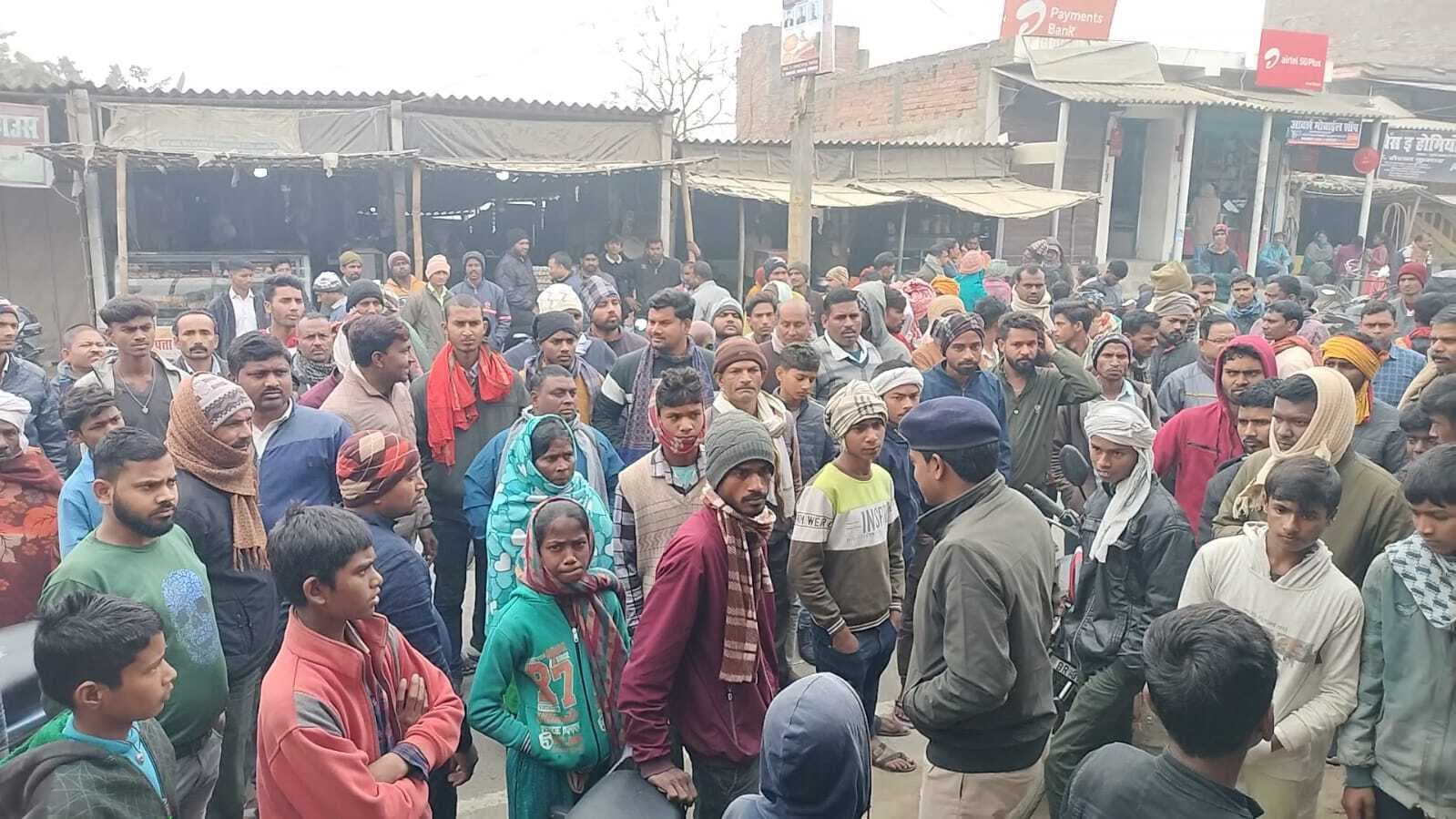 सिंघिया खुर्द चौक पर आधा दर्जन से अधिक दुकानों में शटर तोड़कर चोरी