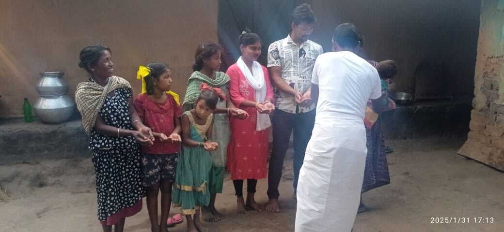 Chaibasa News : नोवामुंडी में हो समाज के सात लोगों ने सरना धर्म में की वापसी