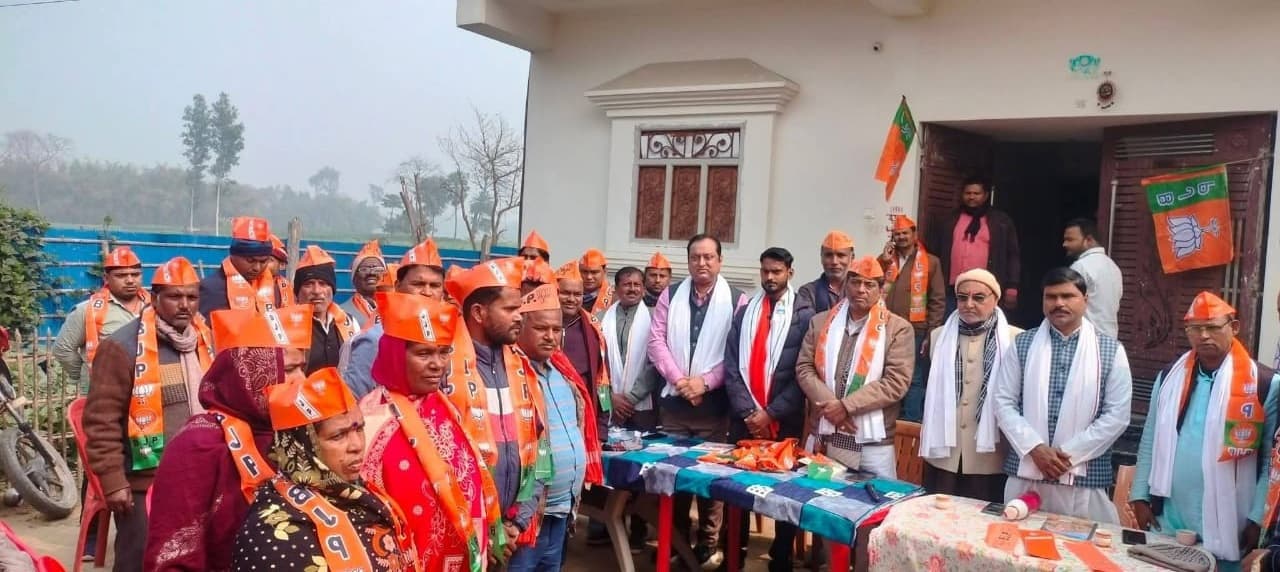 समारोह में भाजपा कार्यकर्ताओं को किया गया सम्मानित