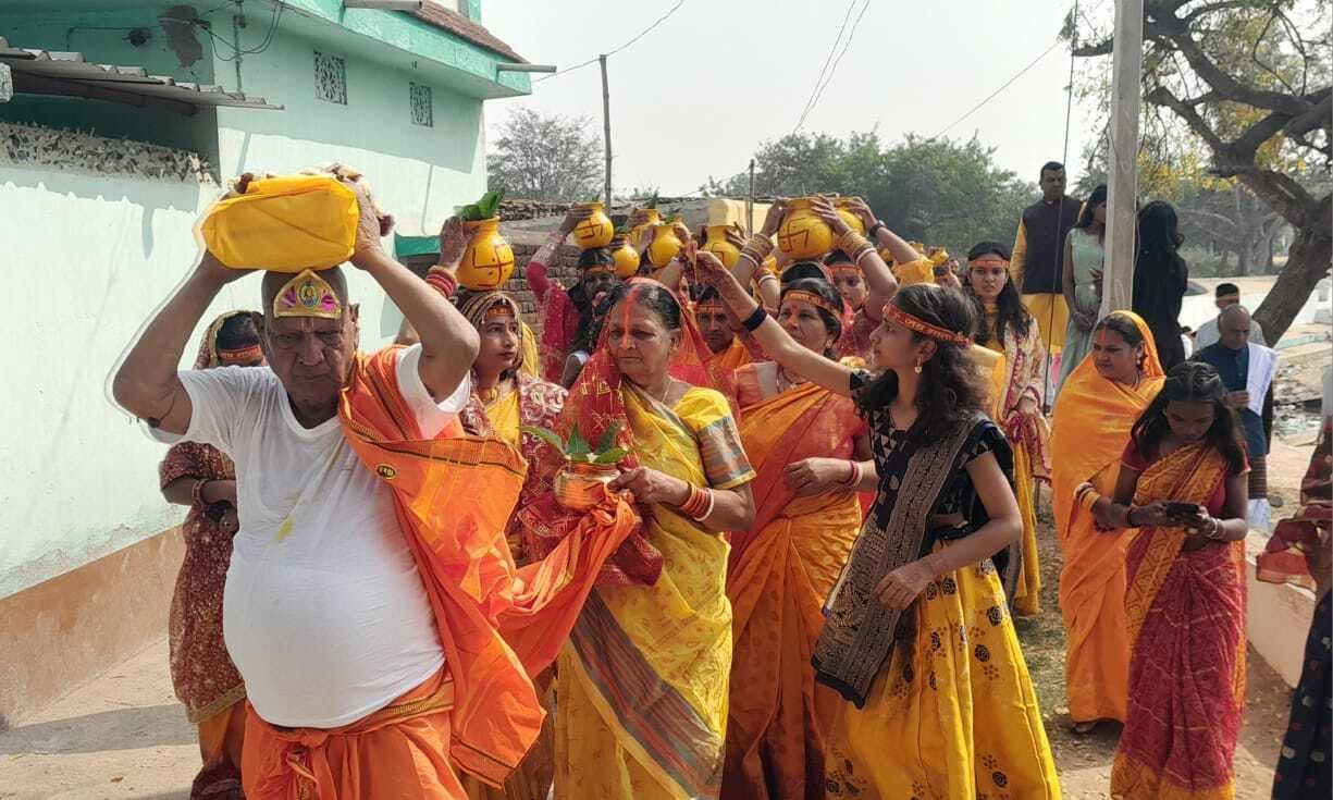 कलश शोभा यात्रा के साथ श्रीमद्भागवत कथा आरंभ